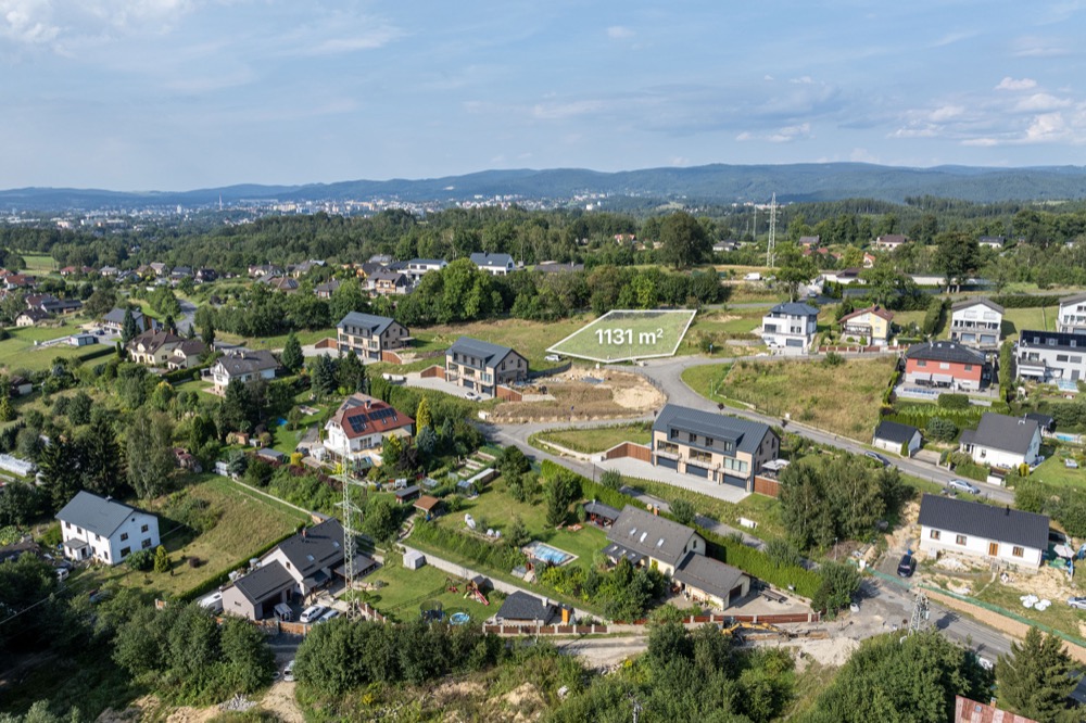 Slunný stavební pozemek 1131 m² v obci Šimonovice